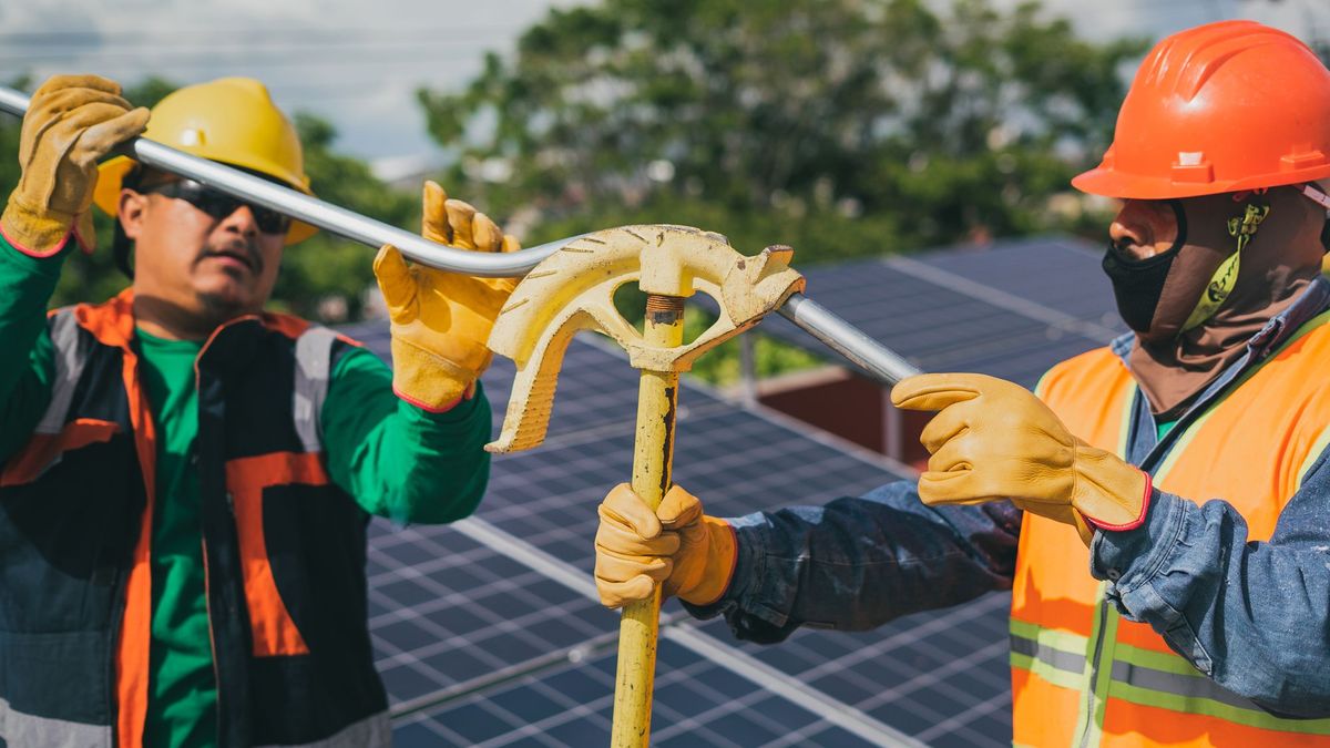 Accueil Toiture tertiaire couverte de panneaux solaires